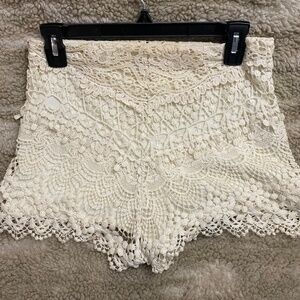 White shorts with side zipper